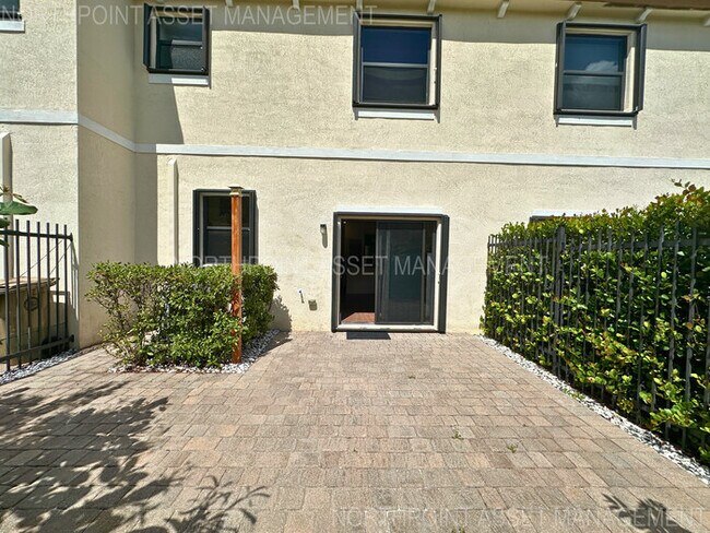 Building Photo - Stylish 3-Bedroom Home with Pool, Garage &...
