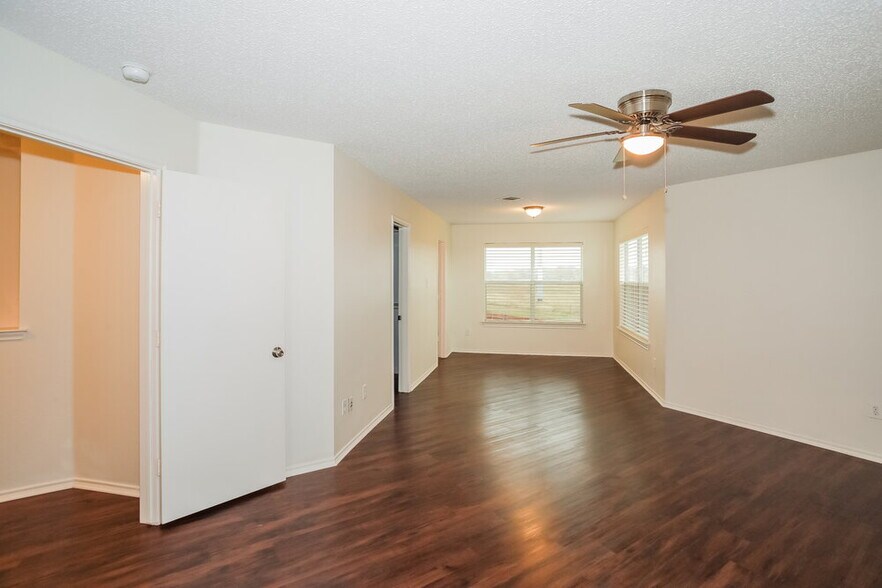 Building Photo - 9936 Sparrow Hawk Ln