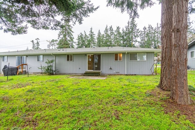 Building Photo - 830 SW 6th Ave