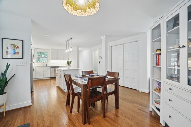 Building Photo - 535 37th St
