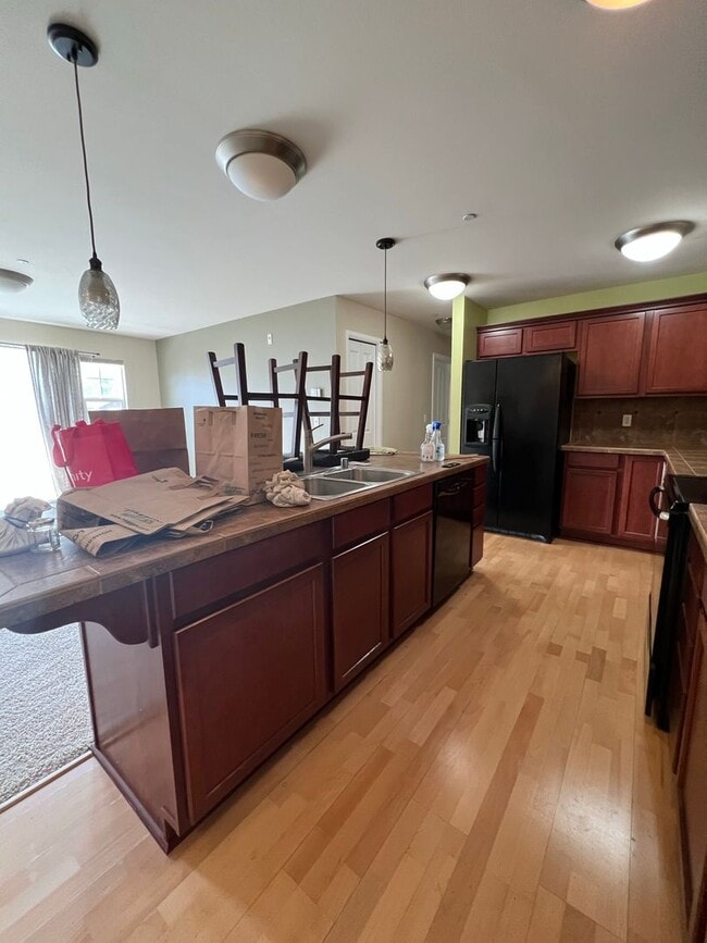 Building Photo - 2 Bedroom 1.75 Bathroom Condo in North Bellingham