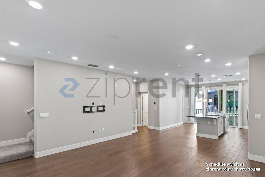 Building Photo - Unit