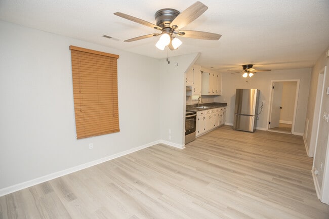 Building Photo - 917 Harding St