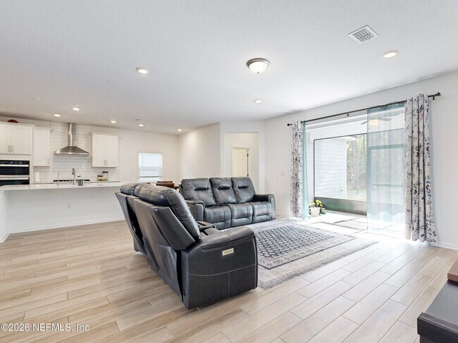 Building Photo - 401 Archstone Wy