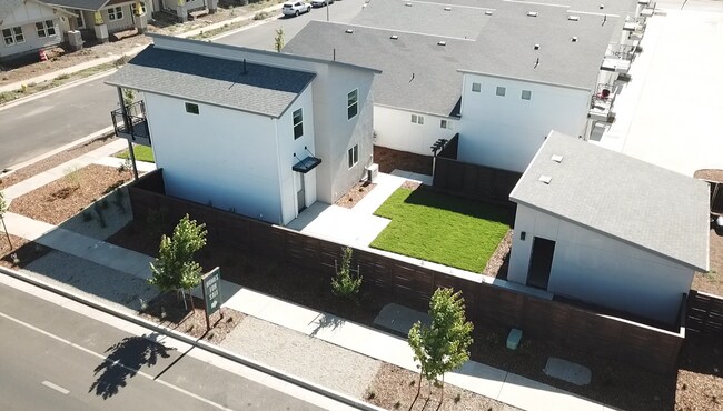 Building Photo - 2201 Tapia Wy