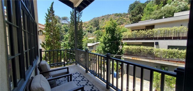 Building Photo - 8032 Willow Glen Rd