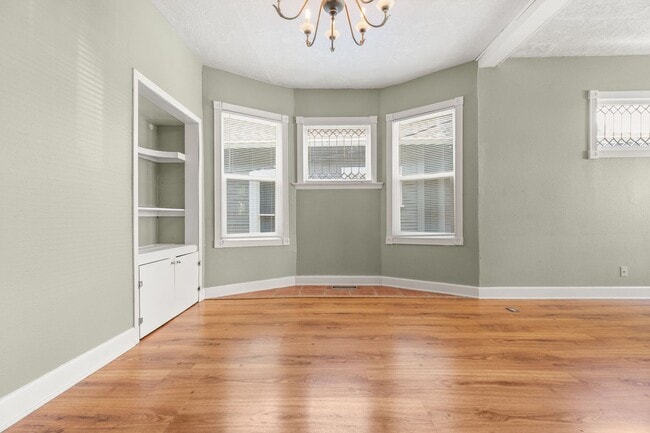 Building Photo - Spacious 3 bedroom, 1 Bath House in Inner SE Portland - Everything Right at Your Doorstep!