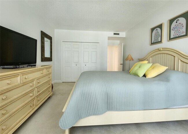 Building Photo - 3505 S Ocean Dr