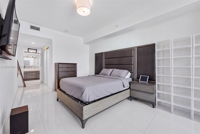 Building Photo - 1080 Brickell Ave
