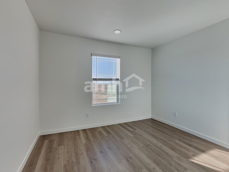 Building Photo - 360 N Addison Way