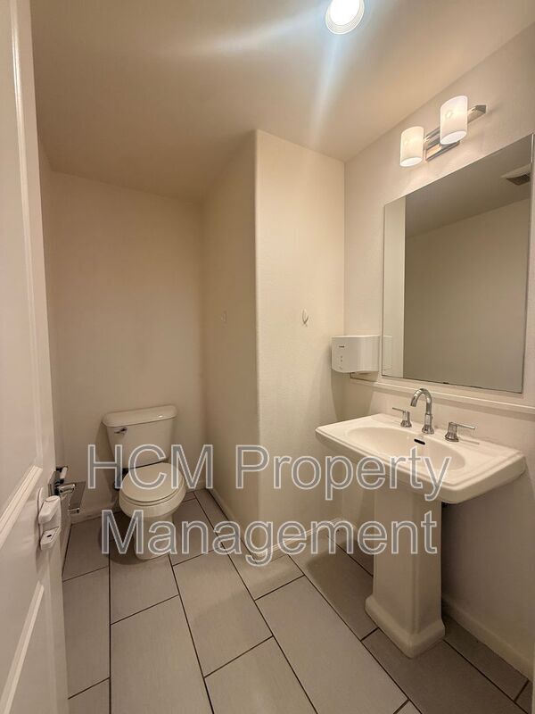 Building Photo - 412 El Paseo