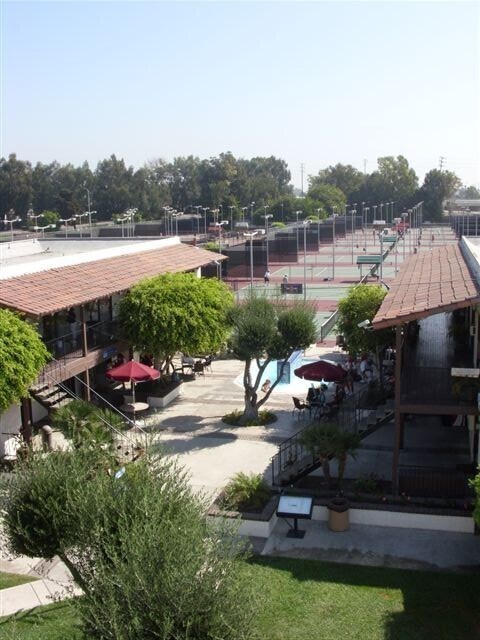 Building Photo - Los Caballeros Clubhouse #1301