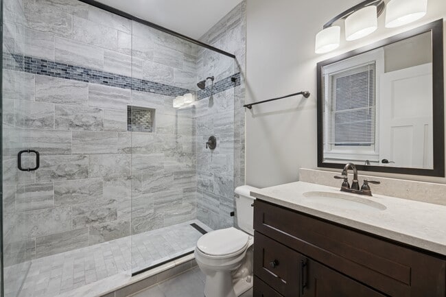 Building Photo - 2742 N Bosworth Ave