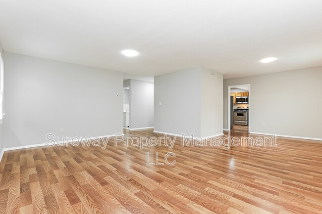 Building Photo - 40 Madestone Ln