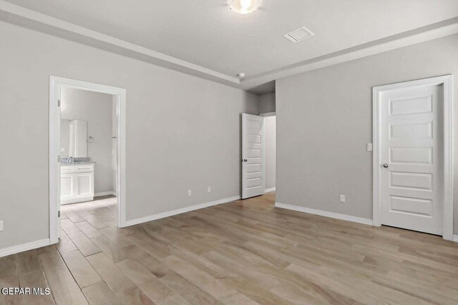 Building Photo - 13186 Emerald Isle St