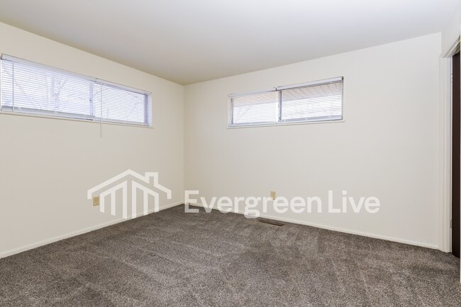 Building Photo - Currently accepting applications!