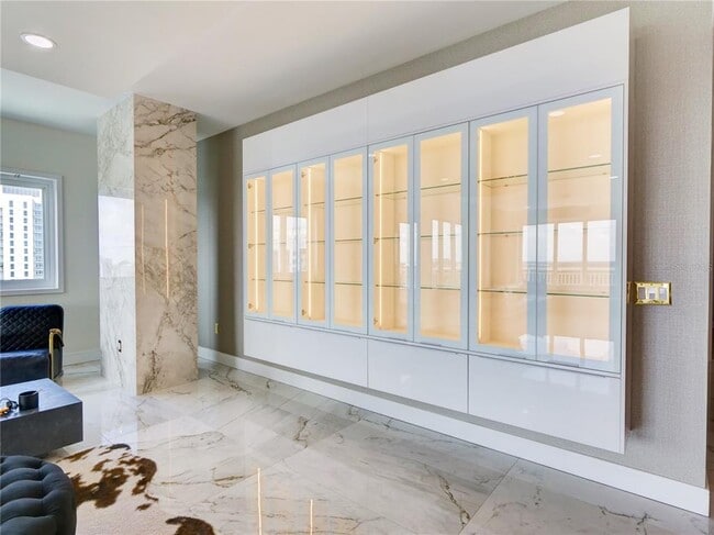 Building Photo - 100 S Eola Dr