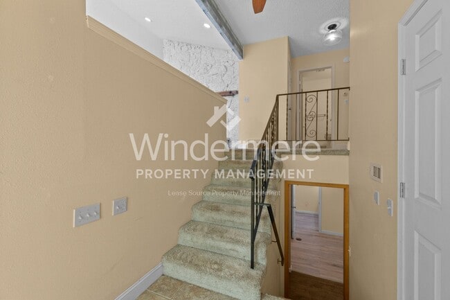 Building Photo - *** HALF OFF FIRST FULL MONTH'S RENT*** 4 ...