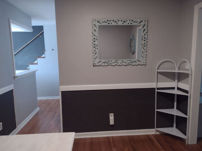 Building Photo - Beautifully renovated 4 bed 5 bath condo with a private back yard