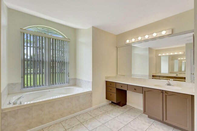 Building Photo - 14911 Orange Blvd