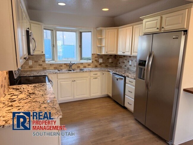 Building Photo - 2 bedroom downtown