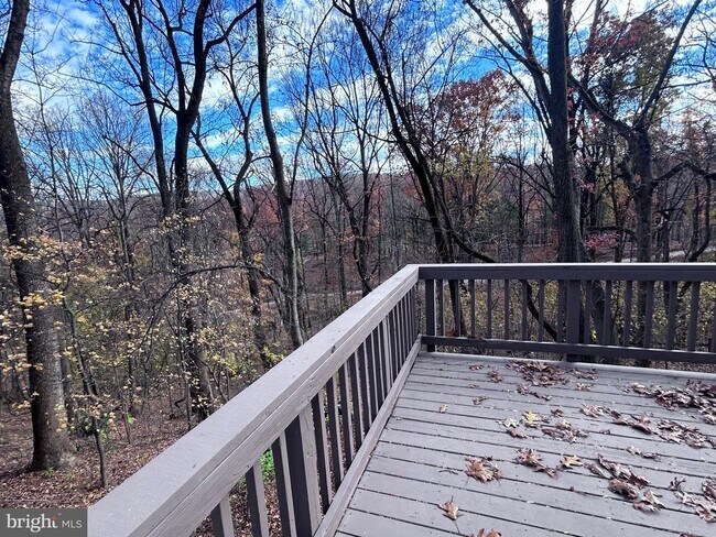 Building Photo - 132 Pinecrest Ln