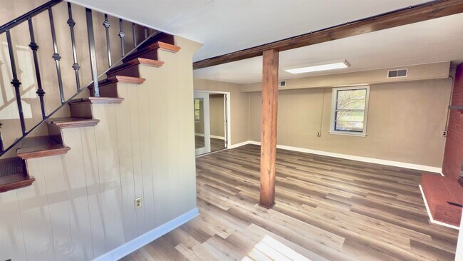 Building Photo - 2563 Hacks Cross Rd