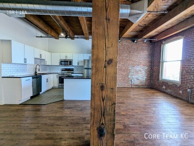 Building Photo - 204 Walnut St