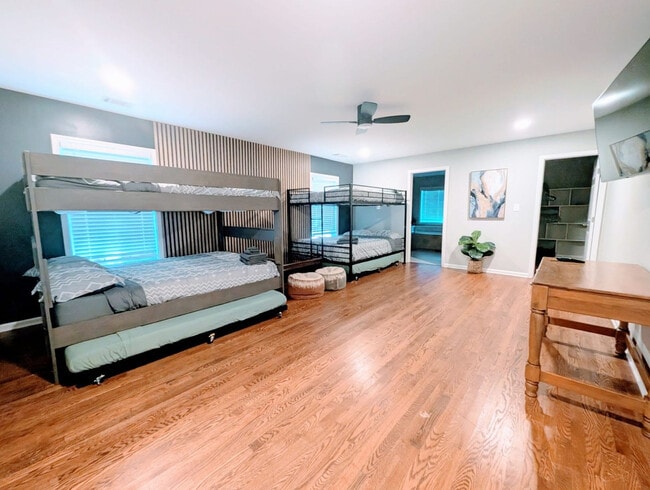 Building Photo - 469 Holt Rd NE