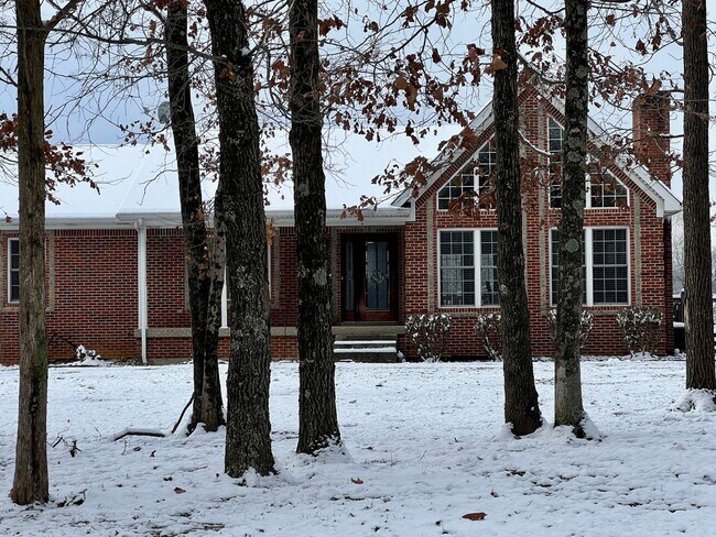 Building Photo - Gorgeous brick home with room to roam!