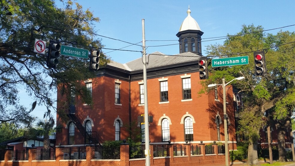 SCAD Anderson Hall 1 block away - 1215 Java Pl