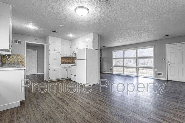 Building Photo - 7607 E 110th St