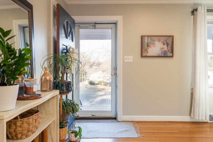 Front entry - 621 Broadview Dr