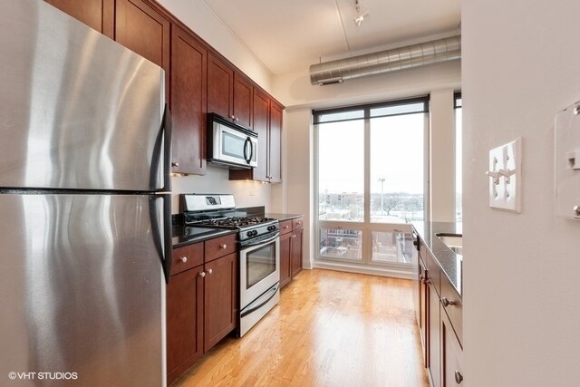 Building Photo - 4814 N Clark St