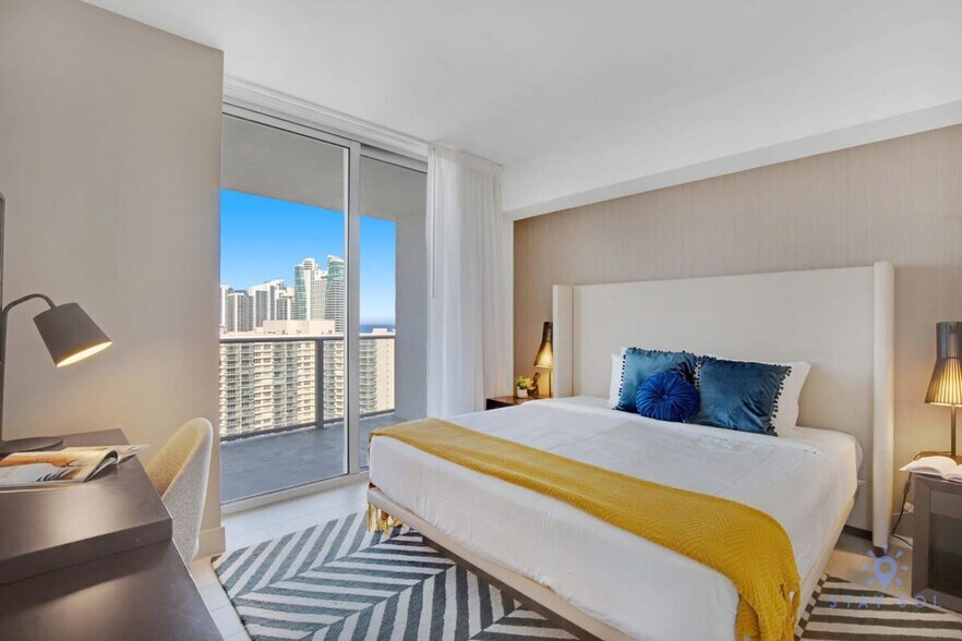 Building Photo - 4010 S Ocean Dr