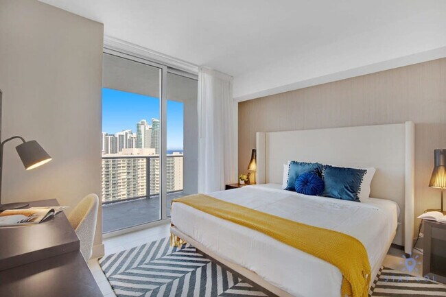 Building Photo - 4010 S Ocean Dr