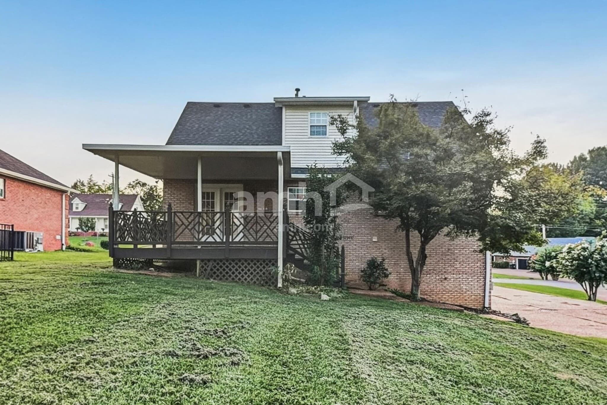 Building Photo - 403 Woodlands Dr