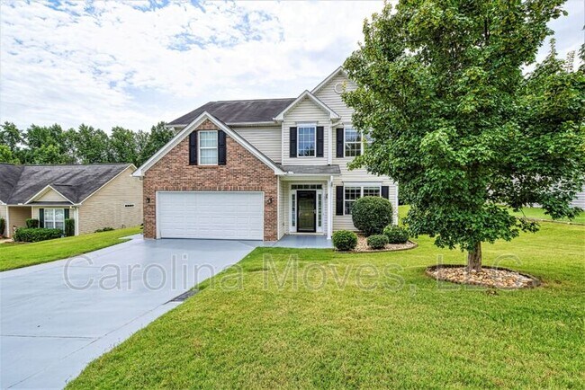 Primary Photo - 140 Rounded Wing Dr