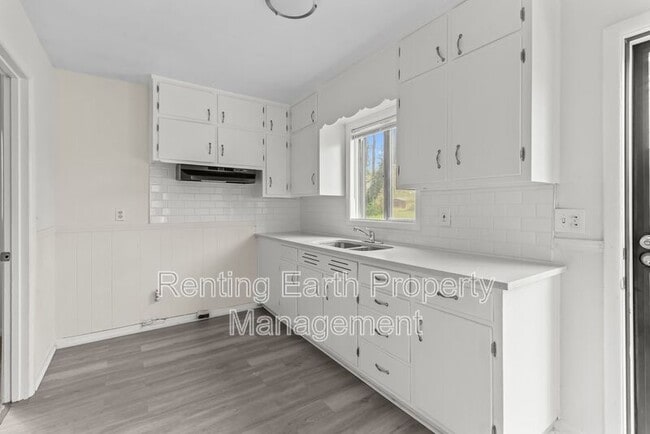 Building Photo - 6715 Court N