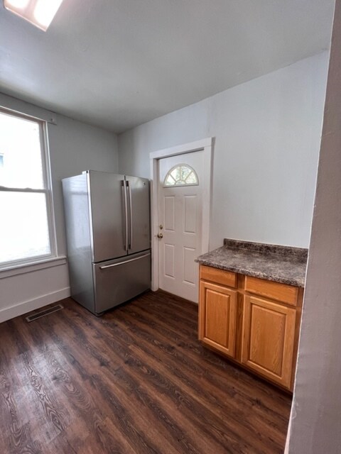 Building Photo - 500 N Institute Pl