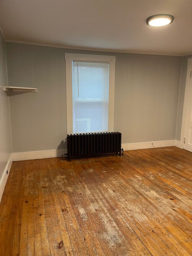 Building Photo - 18 Central St