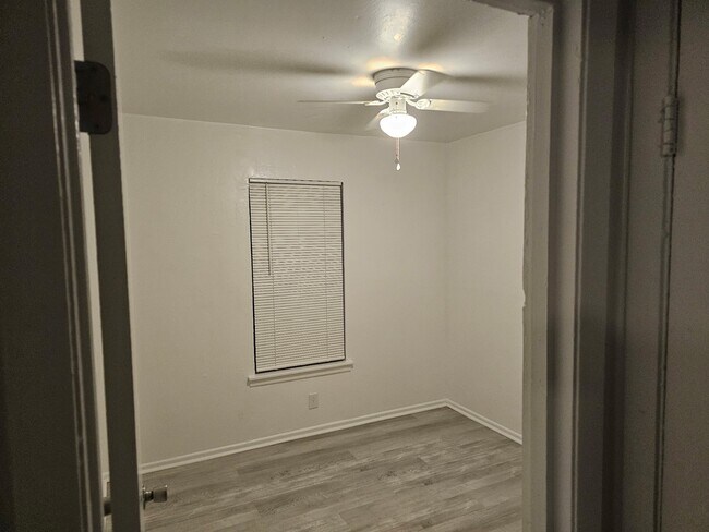 Building Photo - 515 Margil St