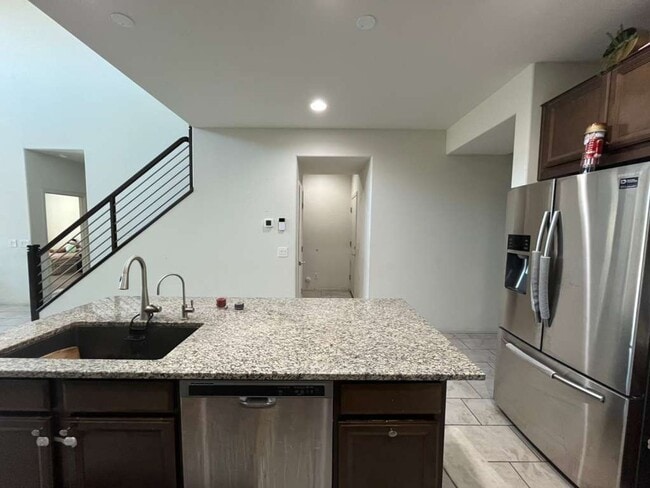 Building Photo - Gorgeous 4 Bed 3.5 Bath Peoria home with EV charging