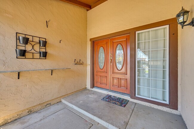 Building Photo - 719 Mahogany Dr