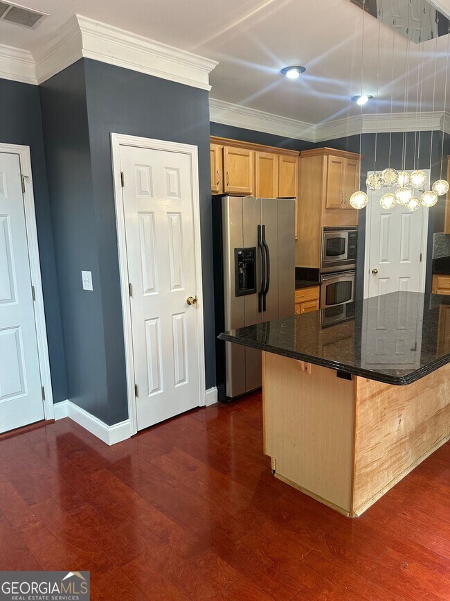 Building Photo - 711 Pine Grove Cir
