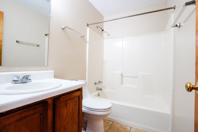 Building Photo - Updated 2BR with Private Entry, Spacious Yard, & Washer and Dryer Included