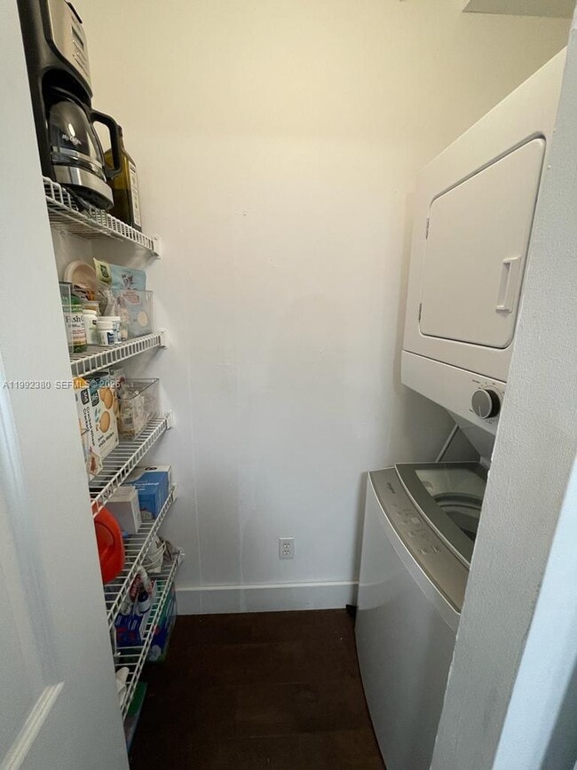 Building Photo - 770 Claughton Island Dr