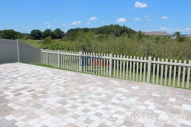 Building Photo - 33163 Sand Creek Dr