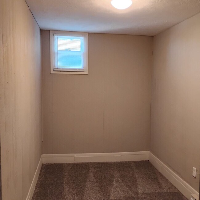 Building Photo - 217 Perrin Ave