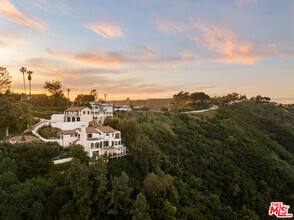 Building Photo - 1648 Summitridge Dr